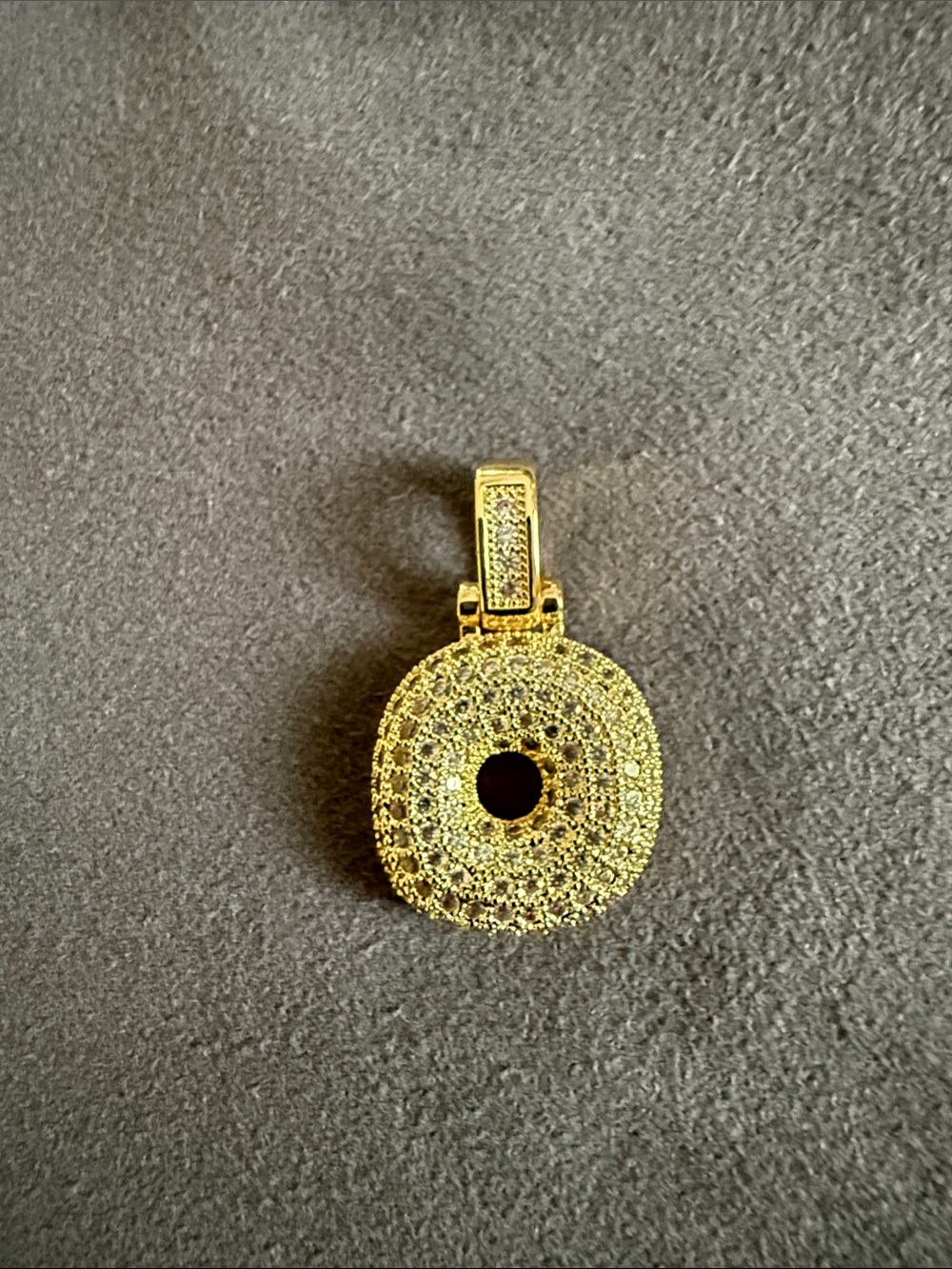 Pavé Gold Circle Pendant Necklace - Sparkling Women's Pendant